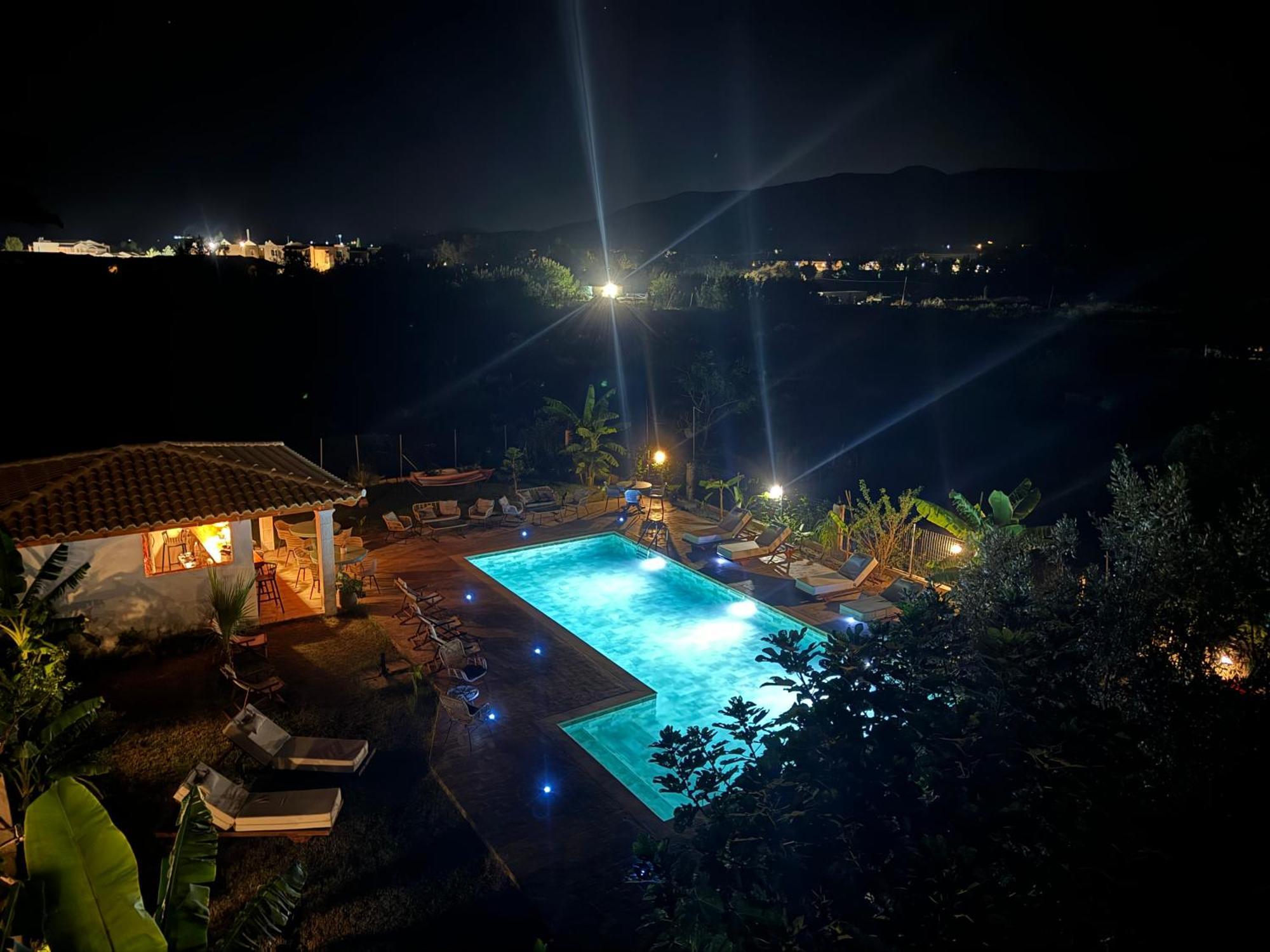Kapetanios Luxury Aparthotel Agios Georgios  Exterior photo